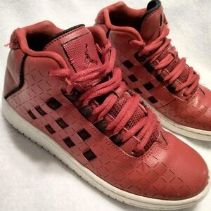 air jordan illusion gym red/ black kids  classic basketball sneaker 705141-601‎